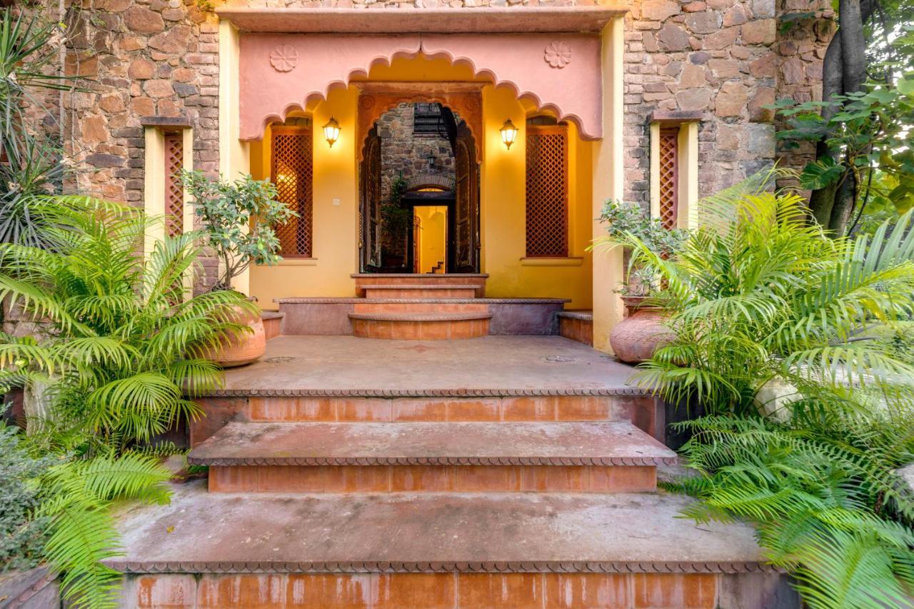 Hostie Chinar Haveli - Heritage Home With Pool, Γκουργκάον Εξωτερικό φωτογραφία