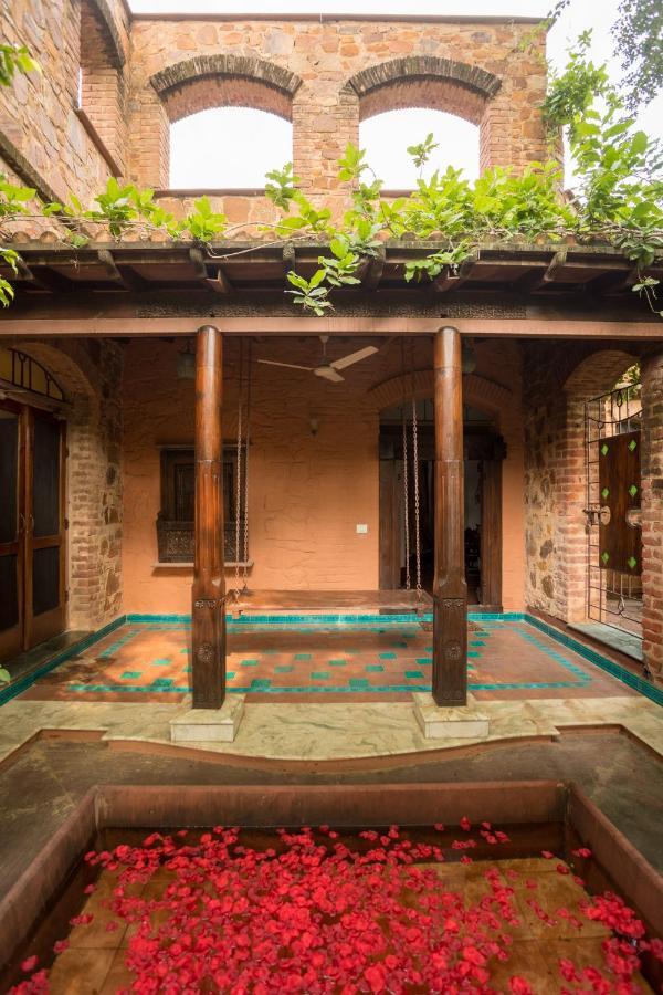 Hostie Chinar Haveli - Heritage Home With Pool, Γκουργκάον Εξωτερικό φωτογραφία