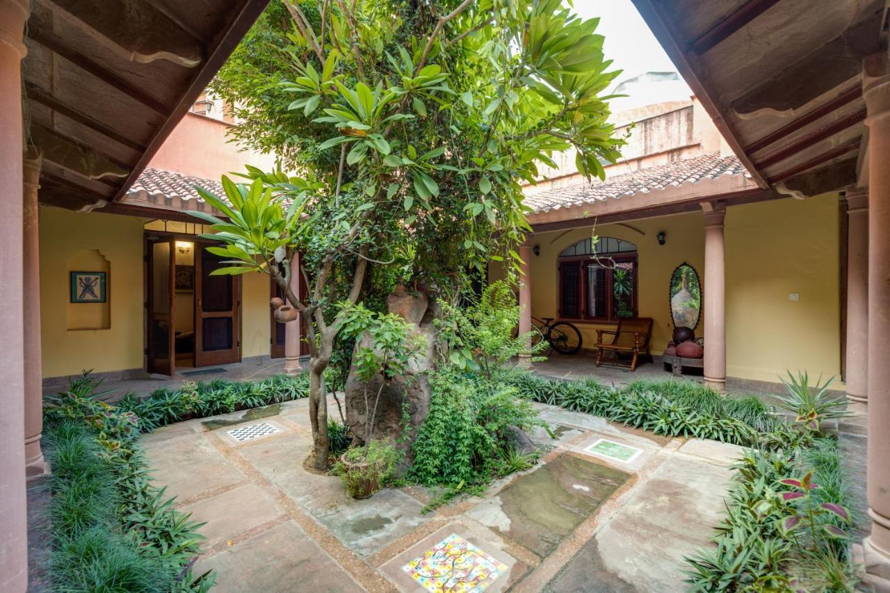 Hostie Chinar Haveli - Heritage Home With Pool, Γκουργκάον Εξωτερικό φωτογραφία