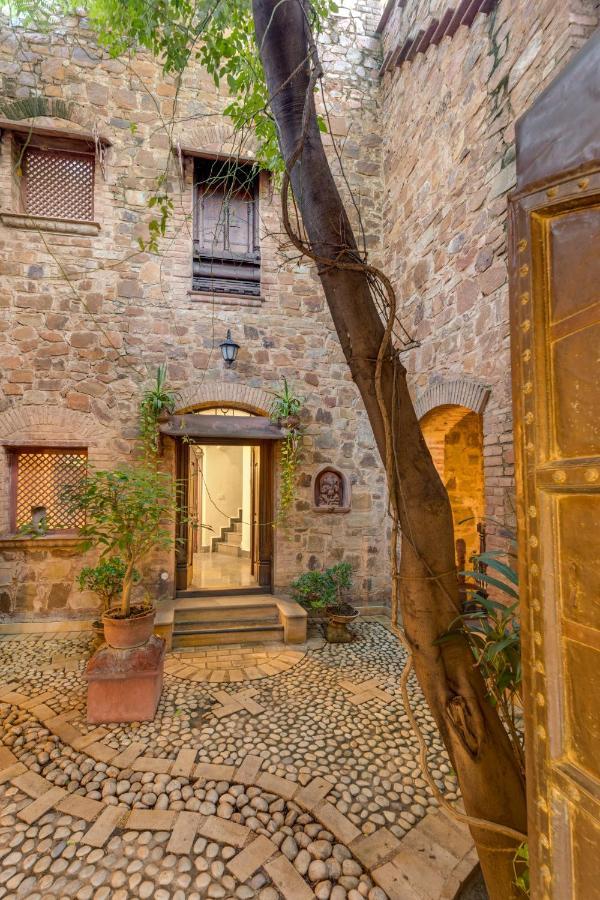 Hostie Chinar Haveli - Heritage Home With Pool, Γκουργκάον Εξωτερικό φωτογραφία