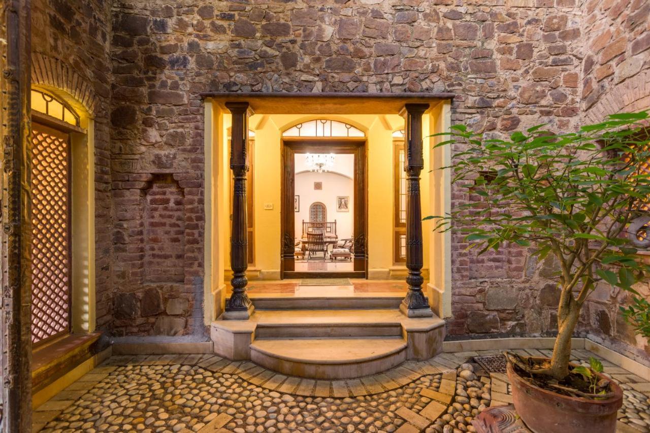 Hostie Chinar Haveli - Heritage Home With Pool, Γκουργκάον Εξωτερικό φωτογραφία