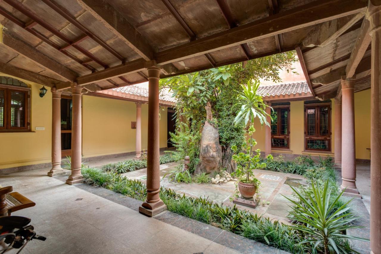 Hostie Chinar Haveli - Heritage Home With Pool, Γκουργκάον Εξωτερικό φωτογραφία